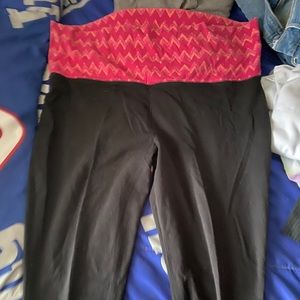 2 pairs of yoga pants